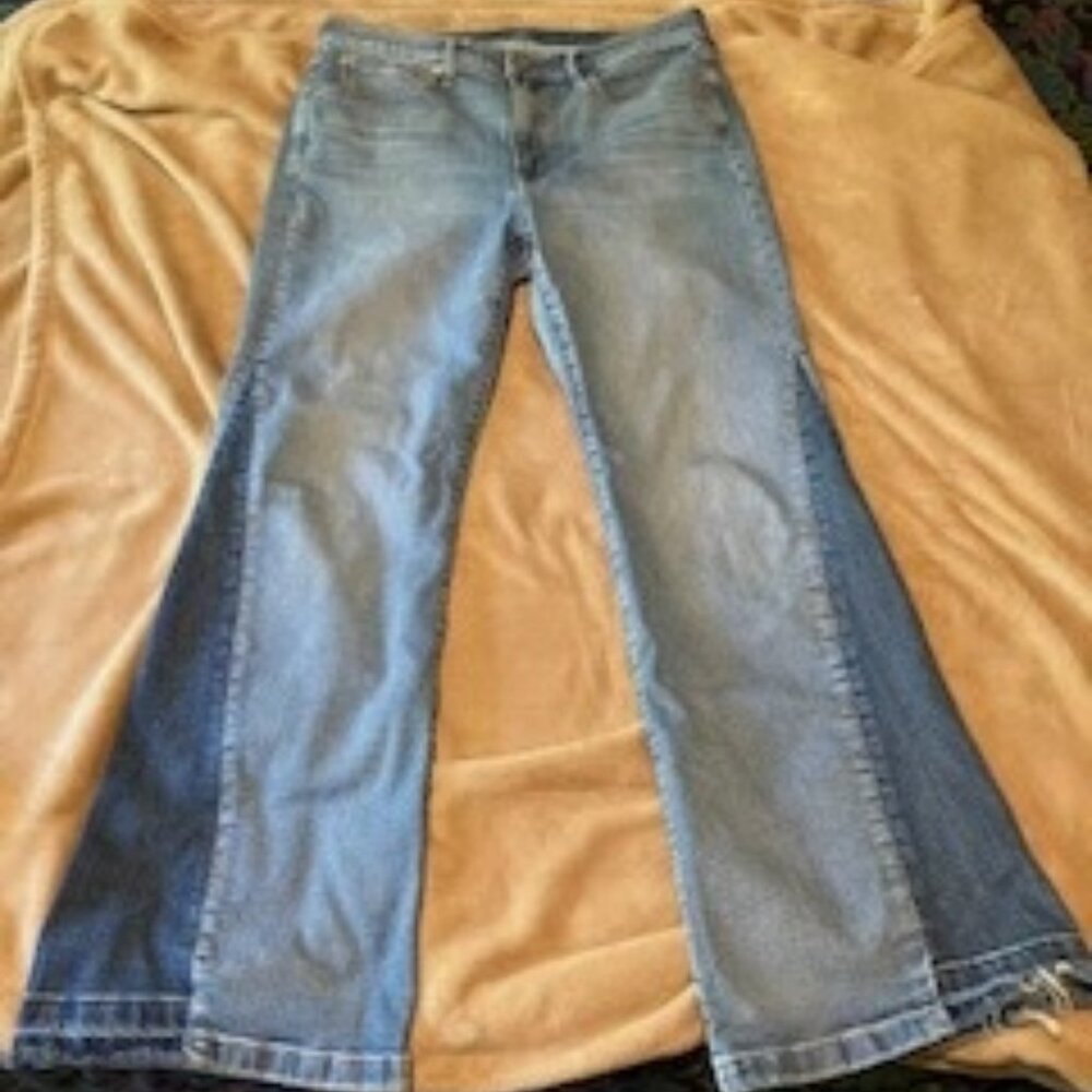 GAP size 31x12s High Rise Patched 70s Flare Jeans